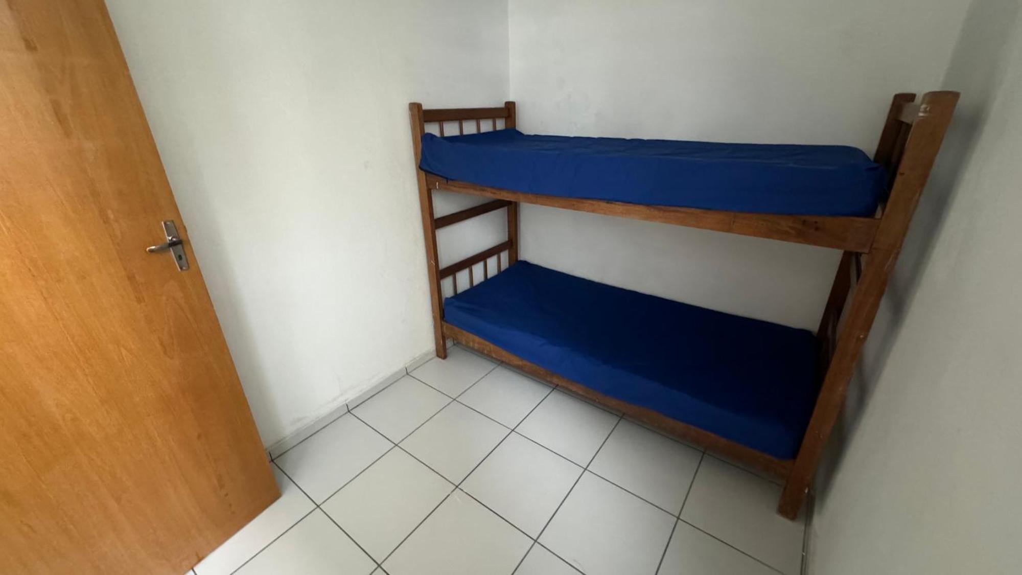 Apartamento Uma Quadra Da Praia Das Asturias Гуаружа Екстериор снимка