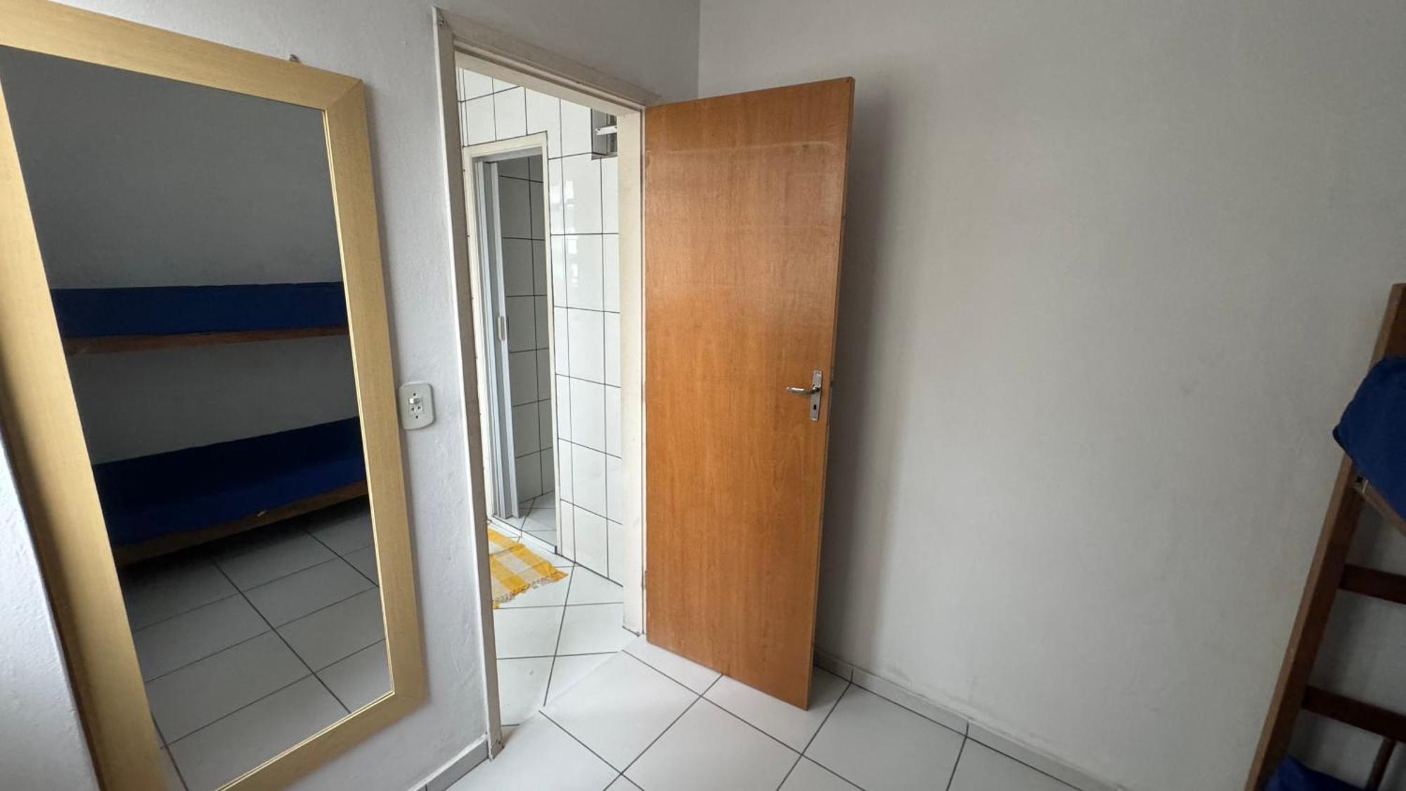 Apartamento Uma Quadra Da Praia Das Asturias Гуаружа Екстериор снимка